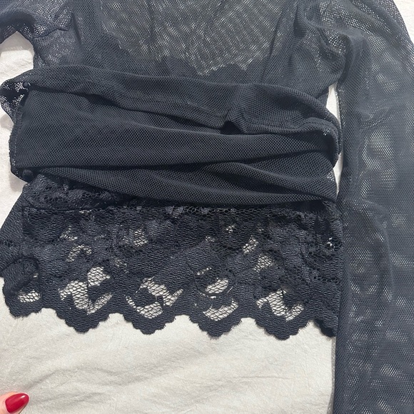 Mesh top with lace underneath - Picture 3 of 3